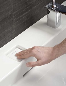 low_def_TIMELESS_zoom_01b_Leger